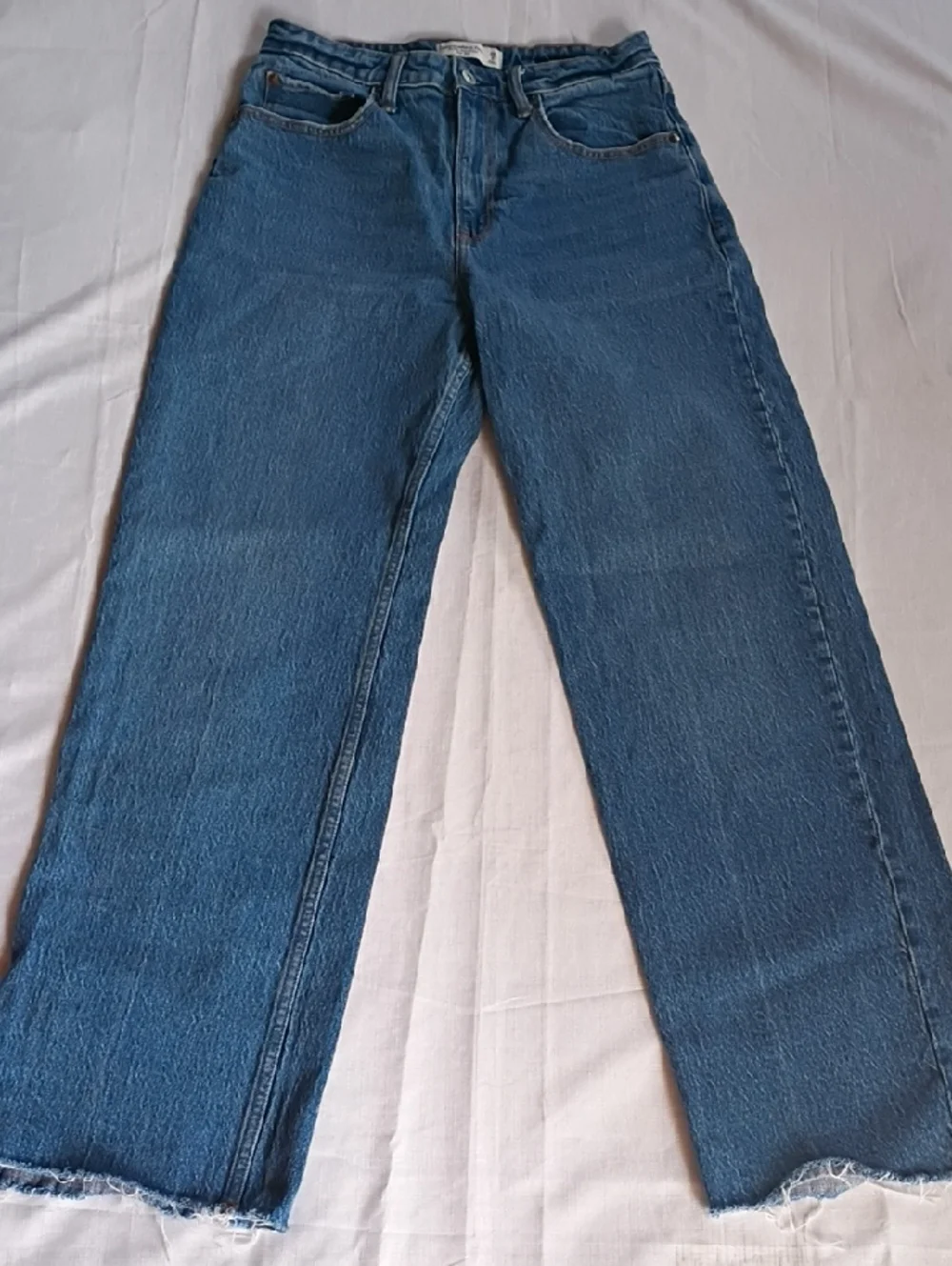 Abercrombie & Fitch The 90's Relaxed High Rise Straight Size 28 Blue Denim Jeans